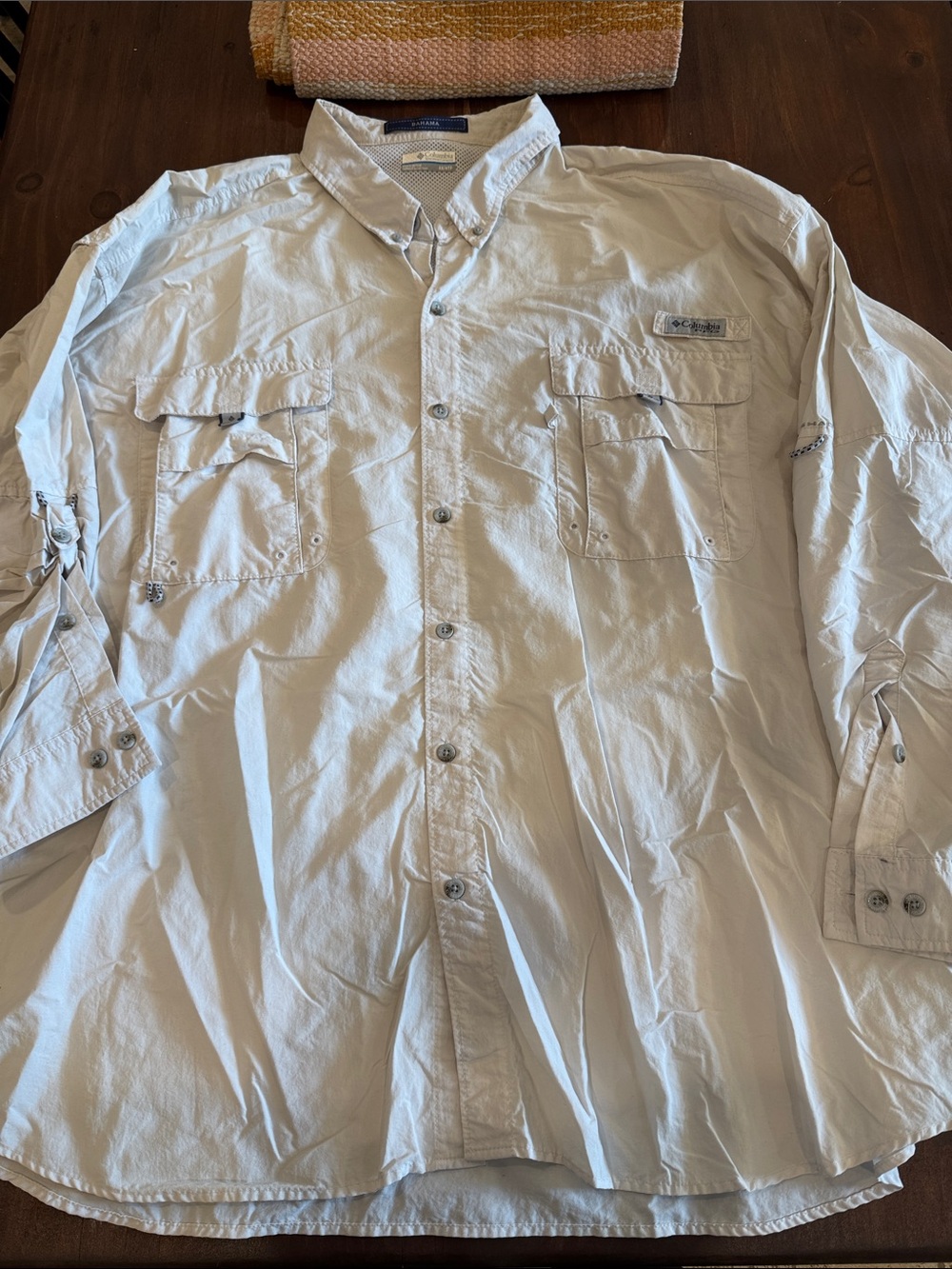 Columbia Men's Casual Long-Sleeve Button-Down Shirt in Light Gray
